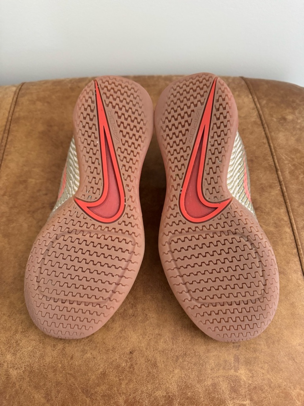 Nike Women’s Vapor 11 Hard Court Shoes - Picture 6 of 7
